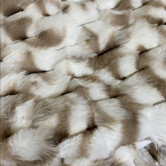 Cozy Beige and White Textured Comforter Set - Picture 9 of 15